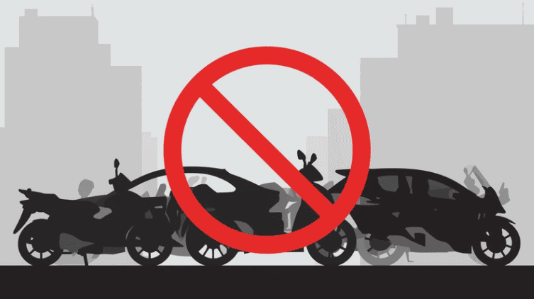 Prohibido estacionar vehículos y motocicletas en áreas no autorizadas